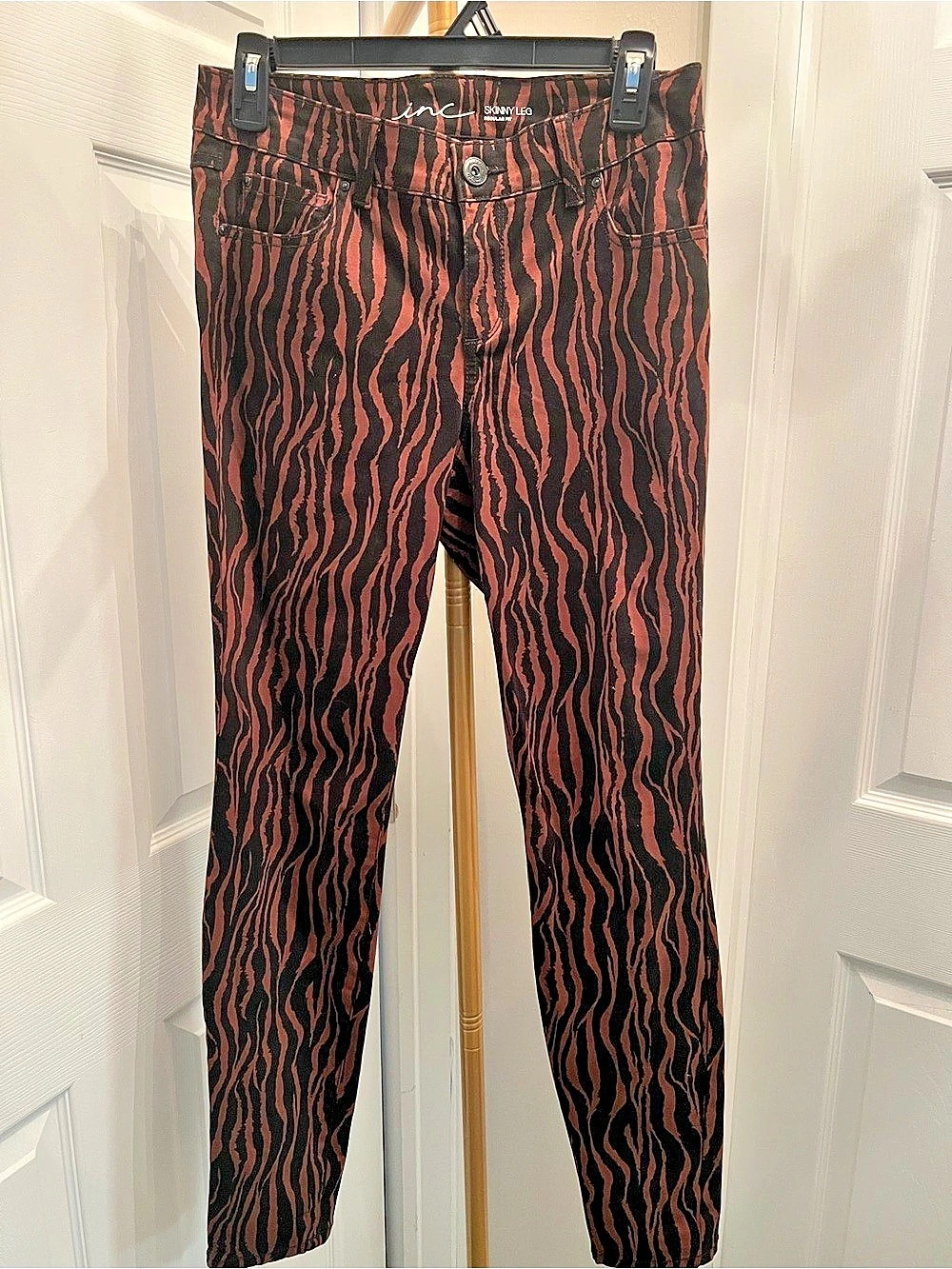 INC International Concepts Skinny Leg Animal Print Skinny Jeans Size 4